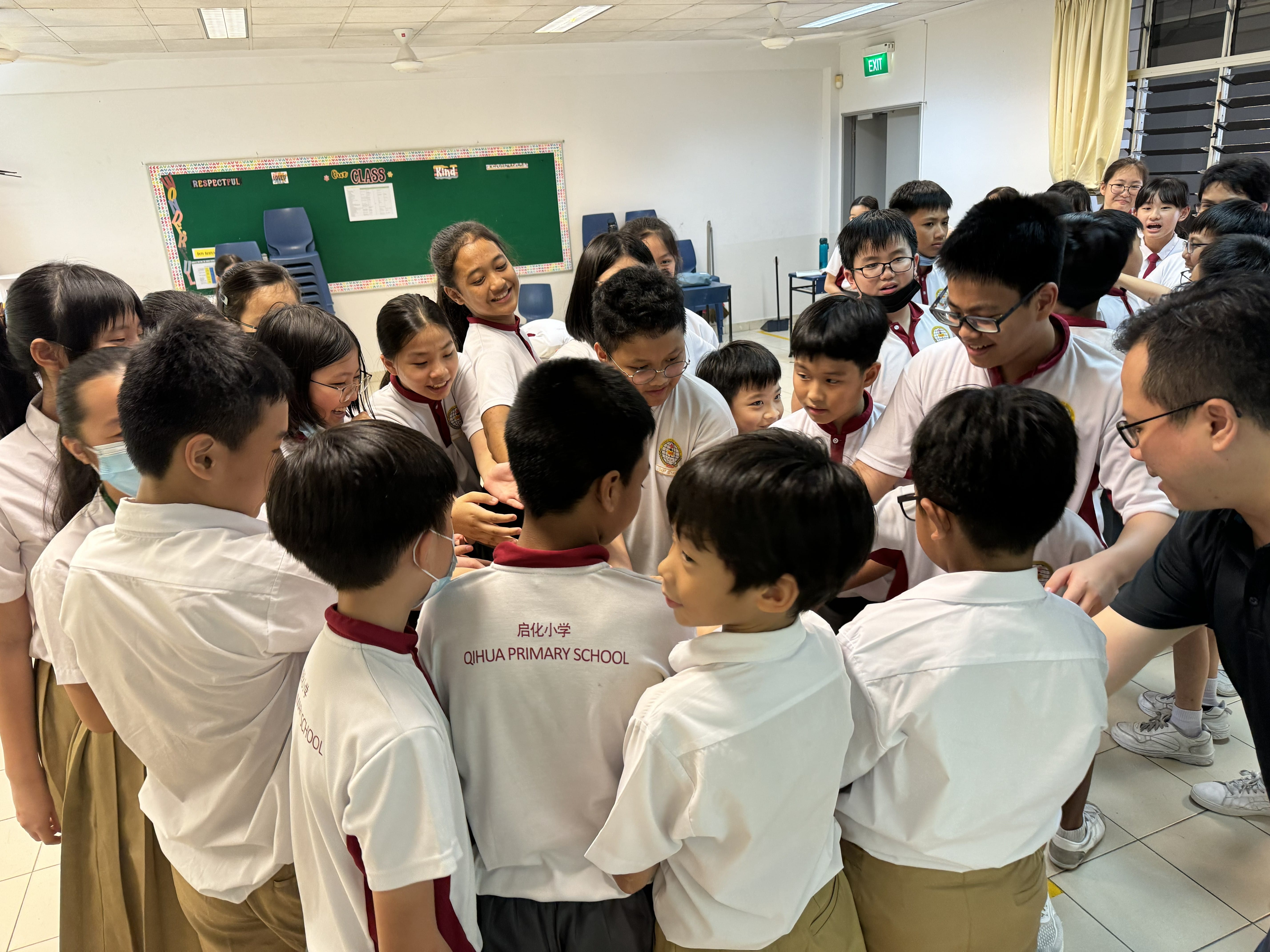 P6 motivation talk with vendor as they gather together